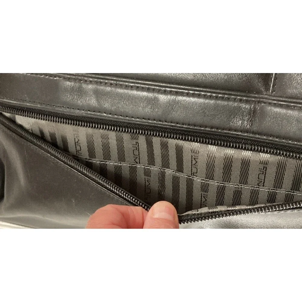 TUMI Black Leather Briefcase Laptop Bag 15" Business Travel Work Case 9601D4 - Picture 16 of 16
